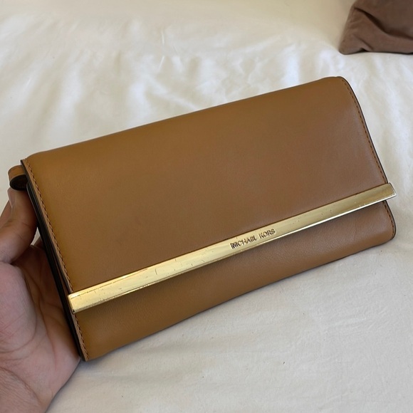 Michael Kors Handbags - Michael Kors Clutch